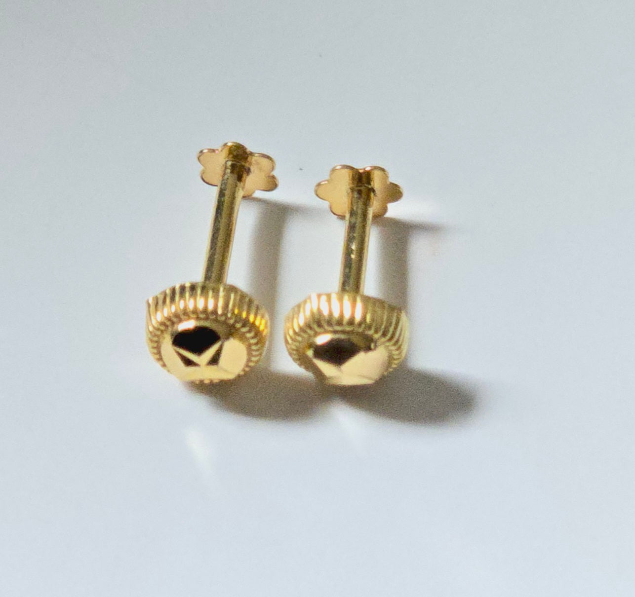 Raw Aura Facet Gold Stud